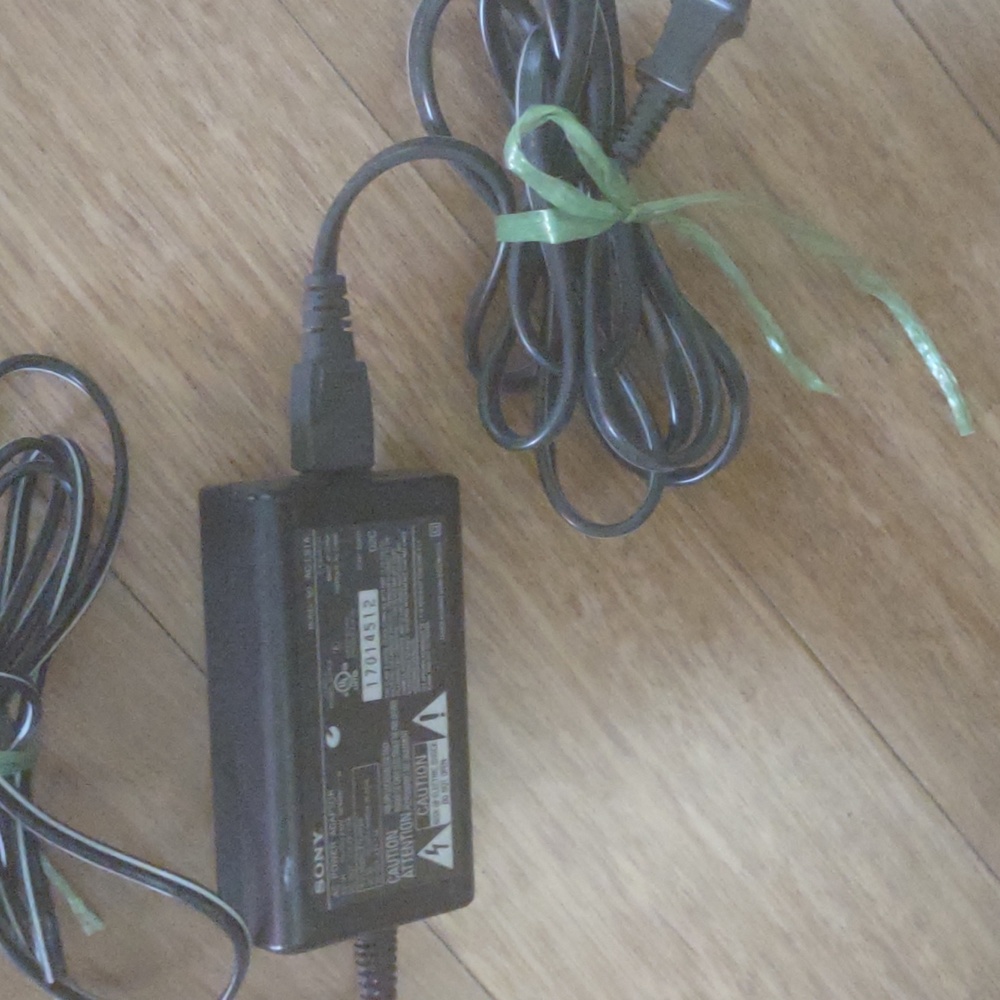 Sony DSC-P9 digital still camera. 4.0 MP - Picture 8 of 12